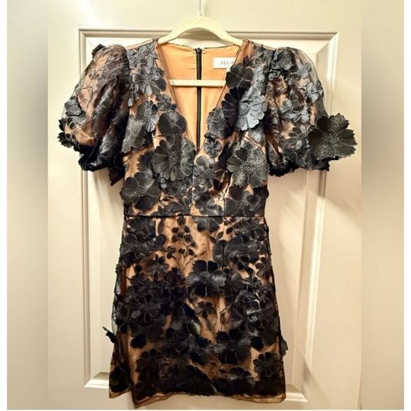 Elliatt Rosalind Floral Embroidered Puff Sleeve Cocktail Minidress Sz S NWOT - Picture 5 of 8
